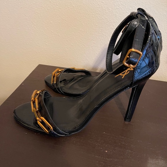 Black heeled sandals with chain front - Picture 3 of 7